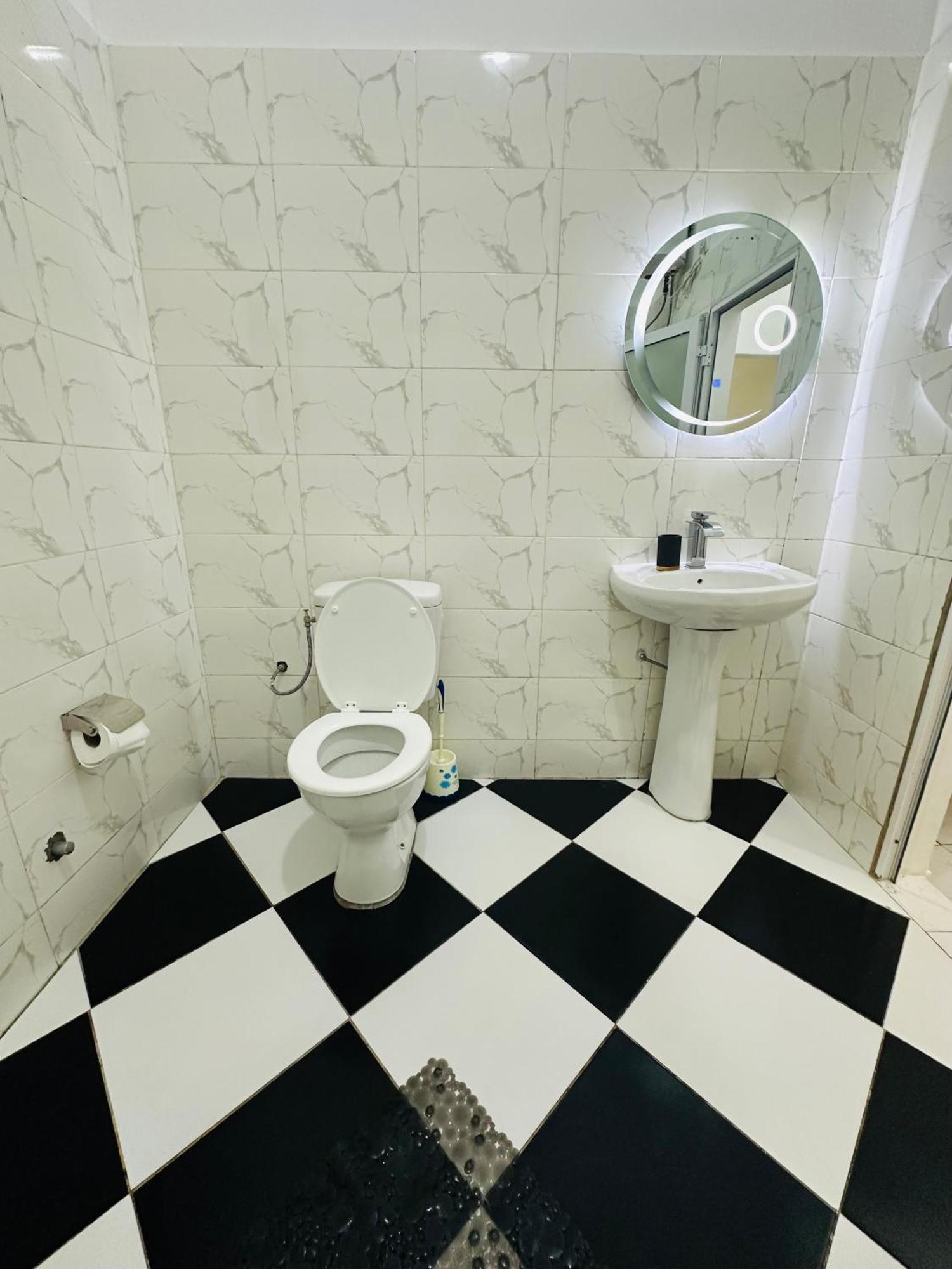 Ad Home Lome Bagian luar foto