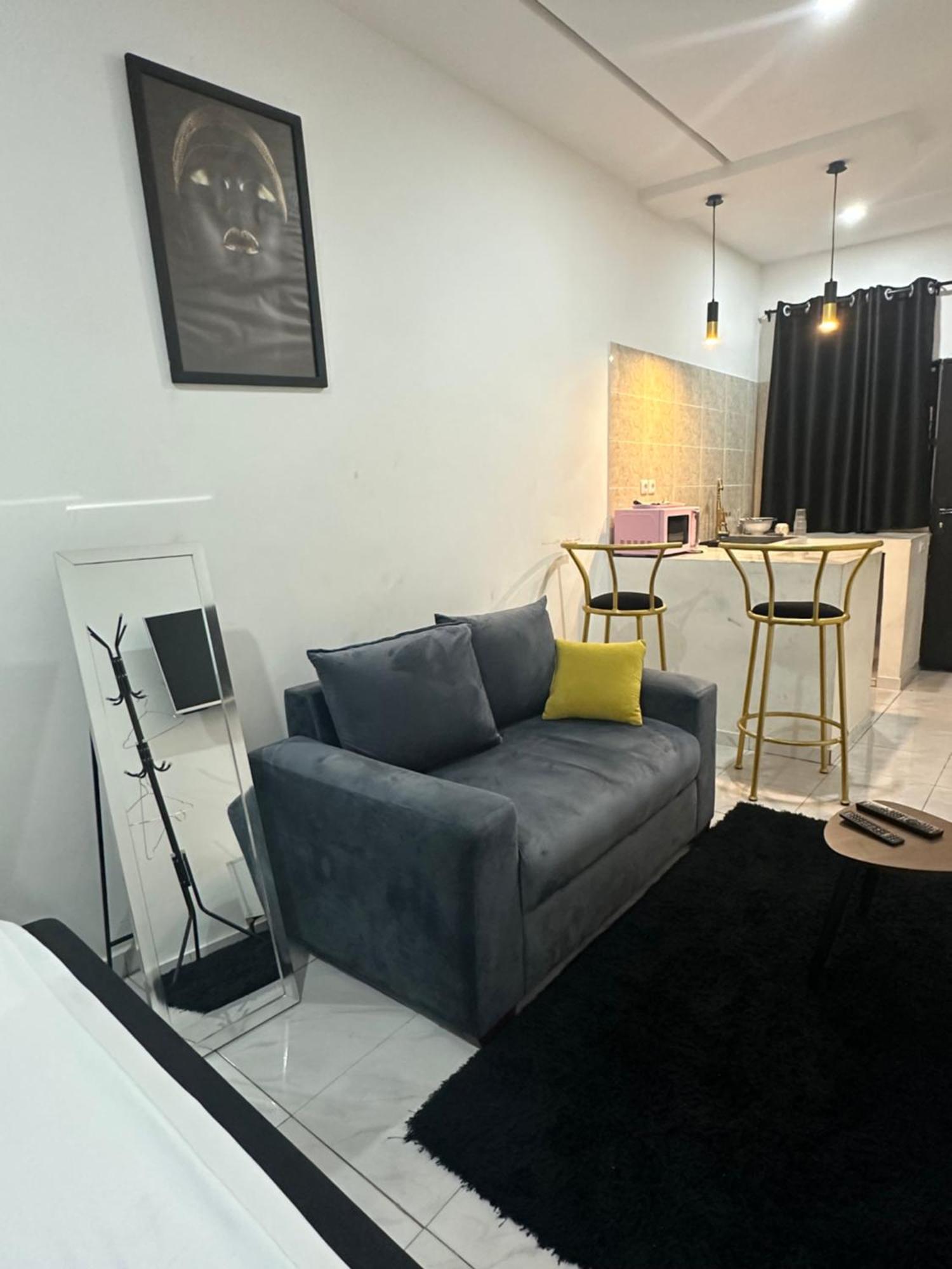 Ad Home Lome Bagian luar foto
