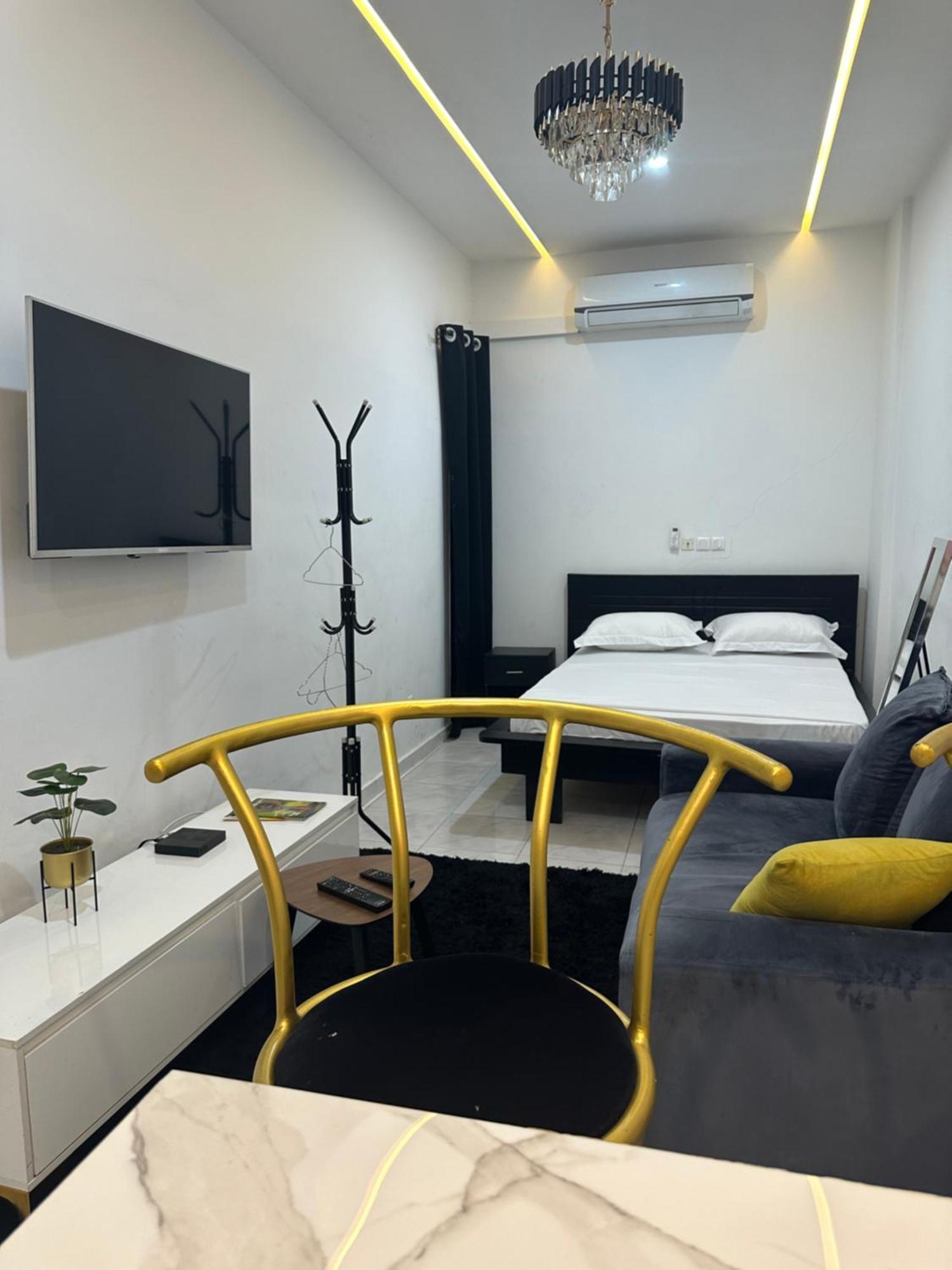 Ad Home Lome Bagian luar foto