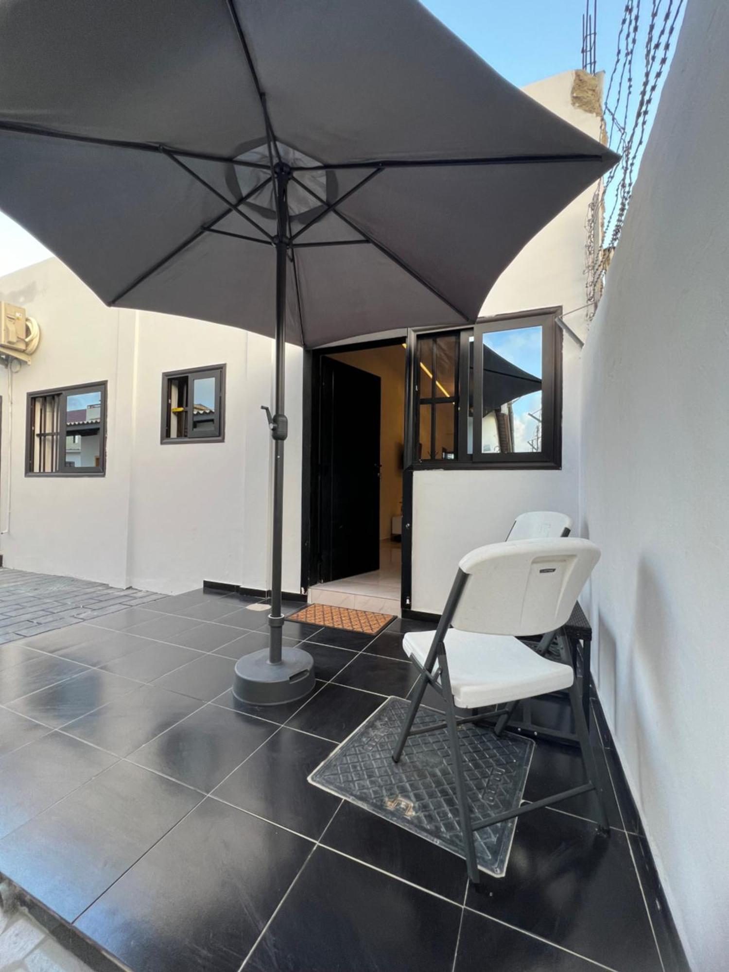 Ad Home Lome Bagian luar foto