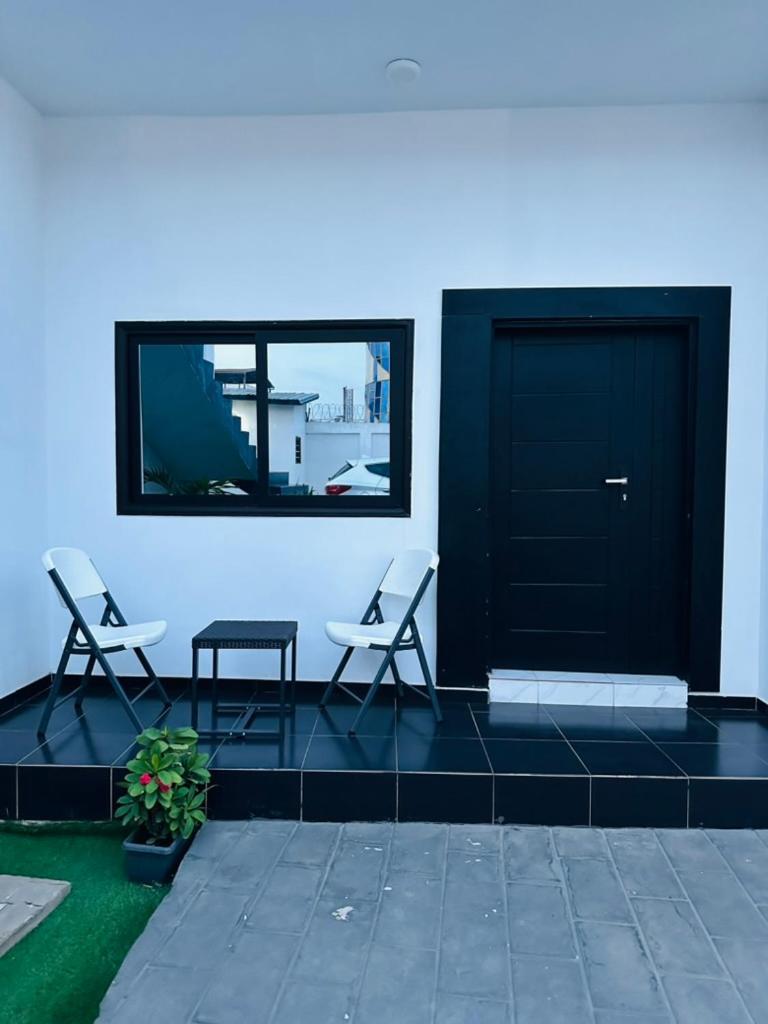 Ad Home Lome Bagian luar foto